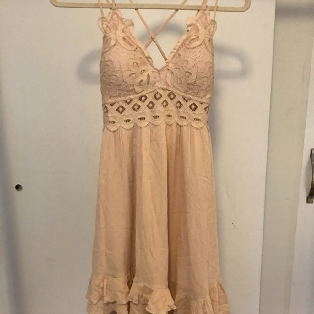 Wishlist Apparel pink/cream lacy spaghetti strap mini dress w/ ruffles sz. M